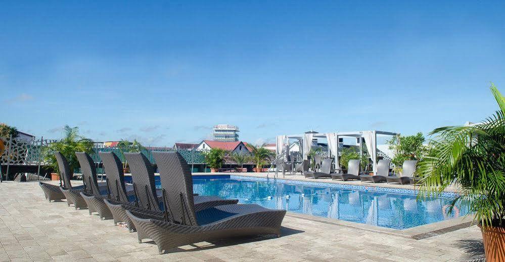 Radisson Hotel 파라마리보 외부 사진